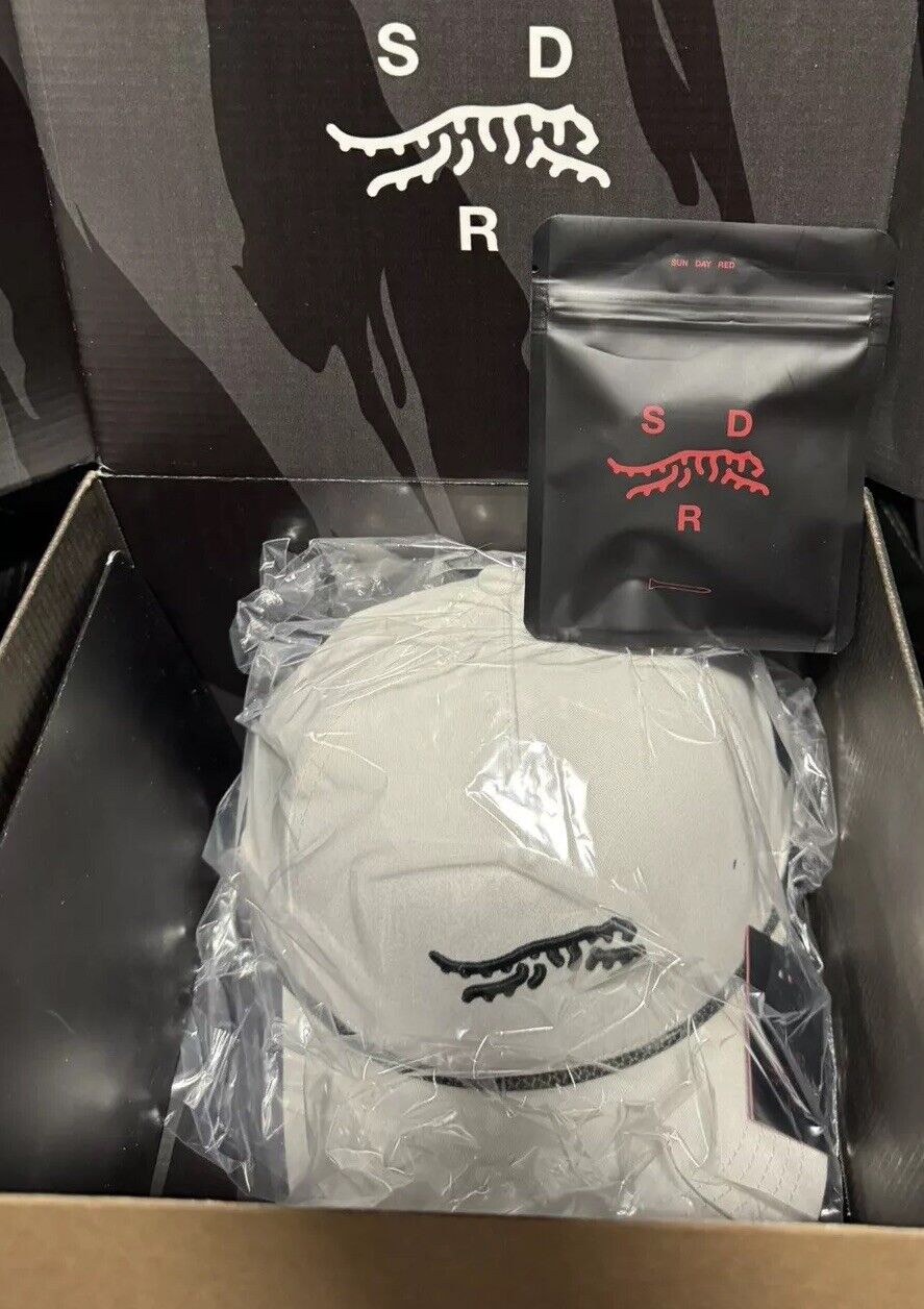 Tiger Woods Sun Day Red Modern Rope Hat White/Moon Sealed With Tees!